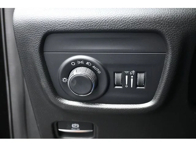 Nuevos JEEP GRAND CHEROKEE L à Estados chez autogozo