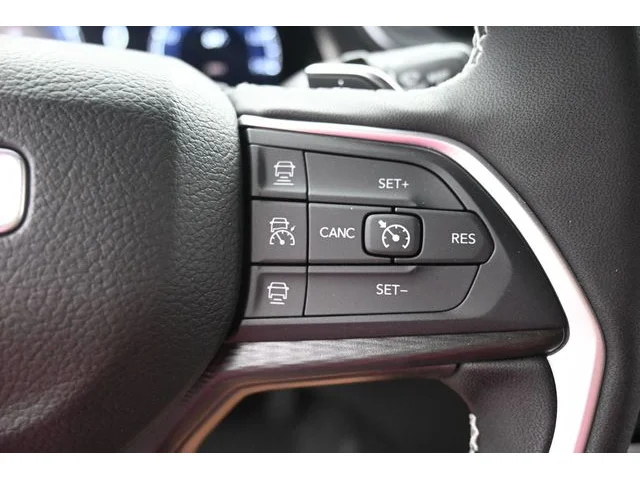 Nuevos JEEP GRAND CHEROKEE L à Estados chez autogozo