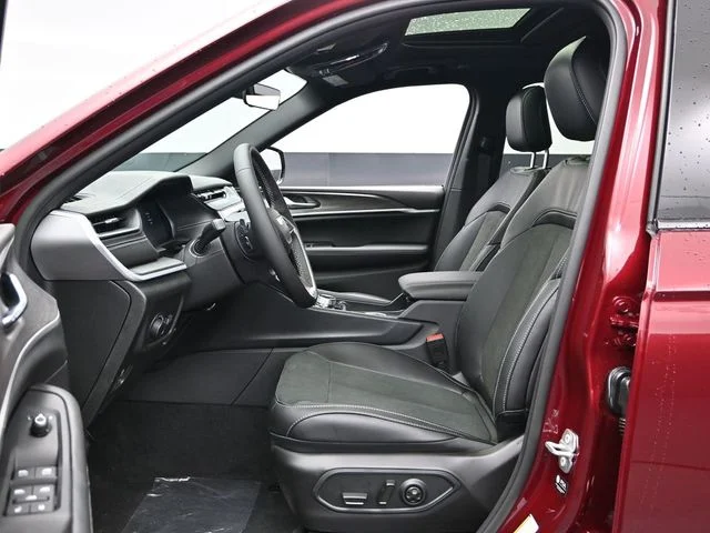 Nuevos JEEP GRAND CHEROKEE L à Estados chez autogozo