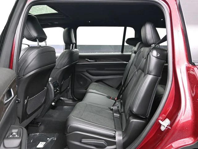 Nuevos JEEP GRAND CHEROKEE L à Estados chez autogozo