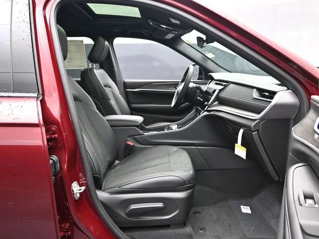 Nuevos JEEP GRAND CHEROKEE L à Estados chez autogozo