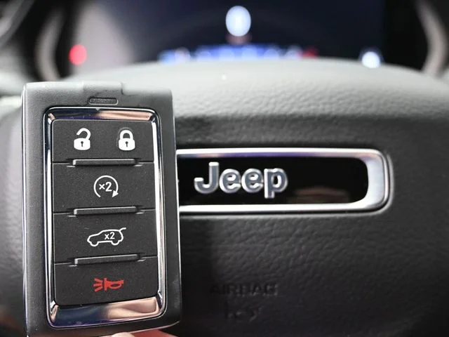 Nuevos JEEP GRAND CHEROKEE L à Estados chez autogozo