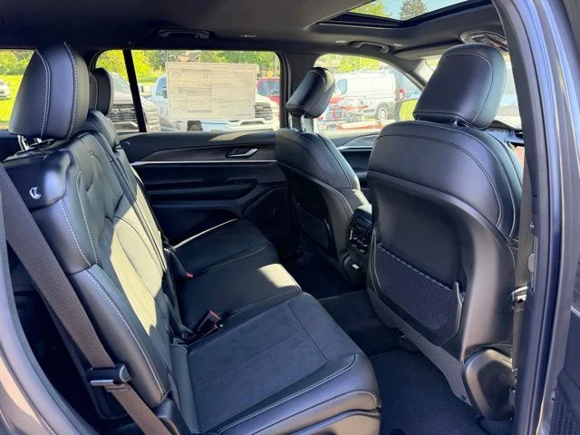 Nuevos JEEP GRAND CHEROKEE L à Estados chez autogozo