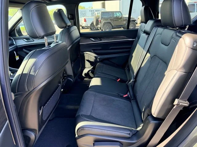 Nuevos JEEP GRAND CHEROKEE L à Estados chez autogozo