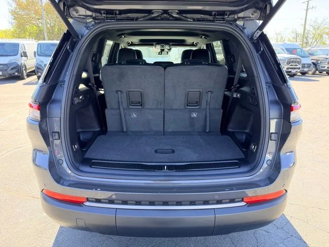 Nuevos JEEP GRAND CHEROKEE L à Estados chez autogozo