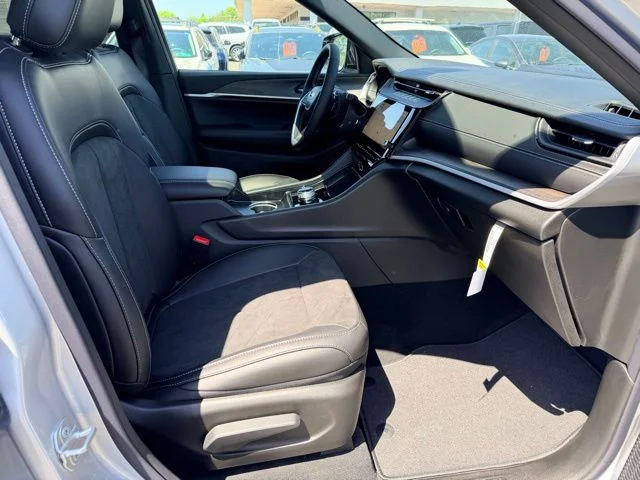 Nuevos JEEP GRAND CHEROKEE L à Estados chez autogozo