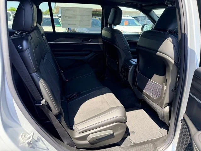 Nuevos JEEP GRAND CHEROKEE L à Estados chez autogozo