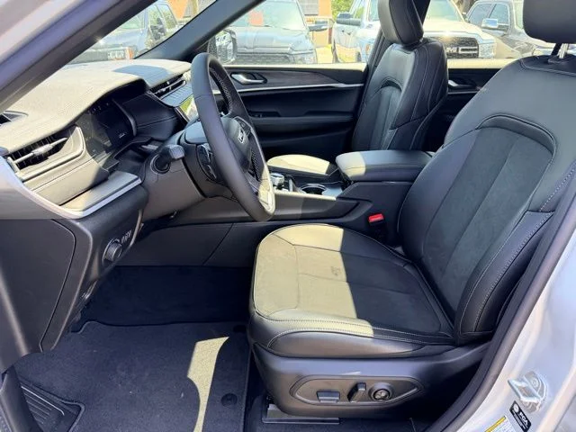 Nuevos JEEP GRAND CHEROKEE L à Estados chez autogozo