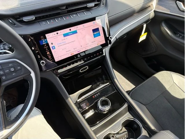 Nuevos JEEP GRAND CHEROKEE L à Estados chez autogozo