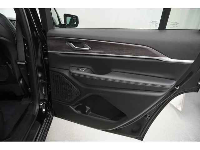 Nuevos JEEP GRAND CHEROKEE L à Estados chez autogozo