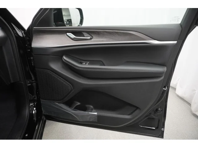 Nuevos JEEP GRAND CHEROKEE L à Estados chez autogozo