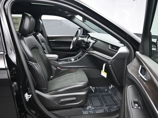Nuevos JEEP GRAND CHEROKEE L à Estados chez autogozo