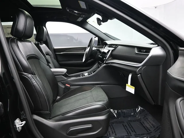 Nuevos JEEP GRAND CHEROKEE L à Estados chez autogozo