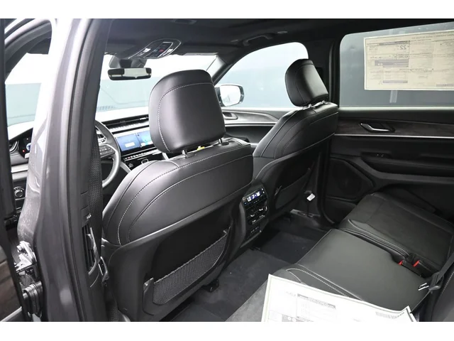 Nuevos JEEP GRAND CHEROKEE L à Estados chez autogozo