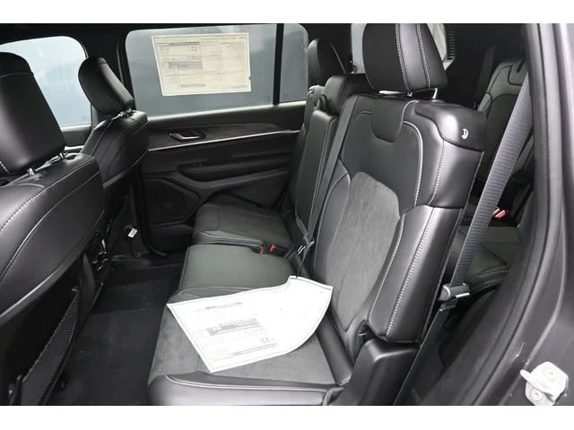 Nuevos JEEP GRAND CHEROKEE L à Estados chez autogozo