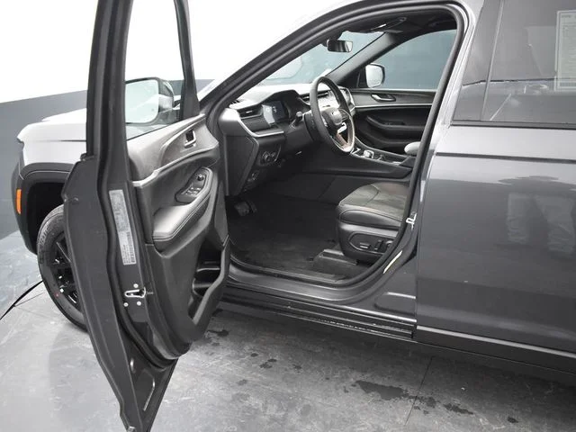 Nuevos JEEP GRAND CHEROKEE L à Estados chez autogozo