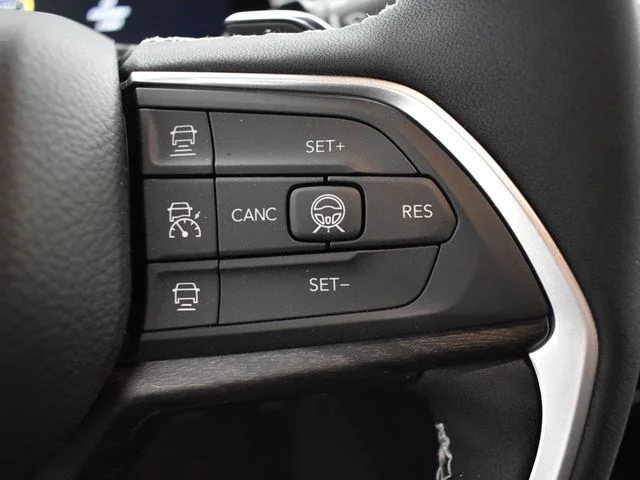 Nuevos JEEP GRAND CHEROKEE L à Estados chez autogozo