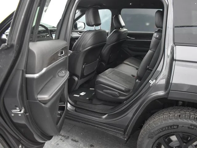 Nuevos JEEP GRAND CHEROKEE L à Estados chez autogozo
