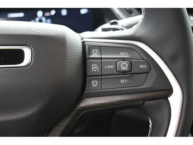 Nuevos JEEP GRAND CHEROKEE L à Estados chez autogozo