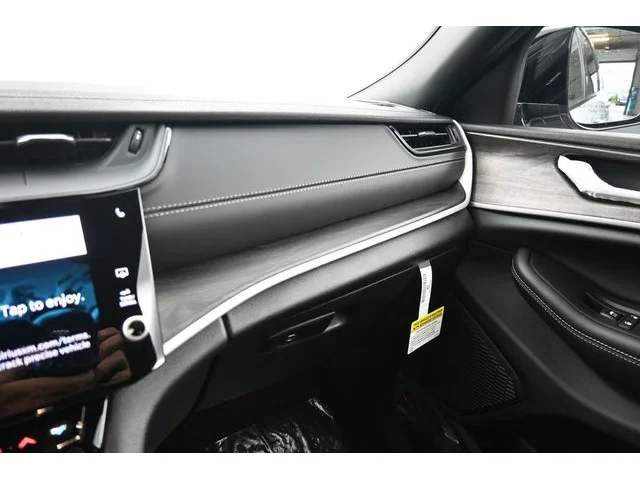 Nuevos JEEP GRAND CHEROKEE L à Estados chez autogozo