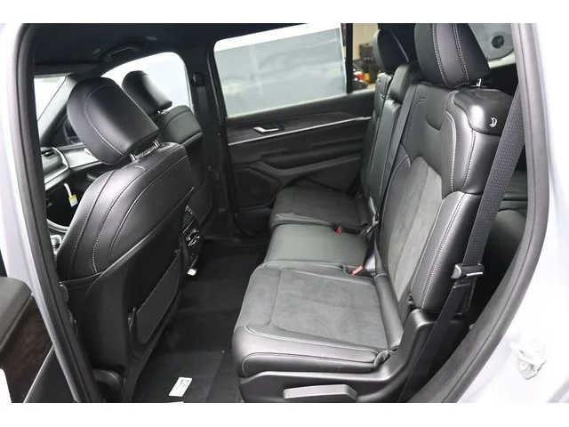 Nuevos JEEP GRAND CHEROKEE L à Estados chez autogozo