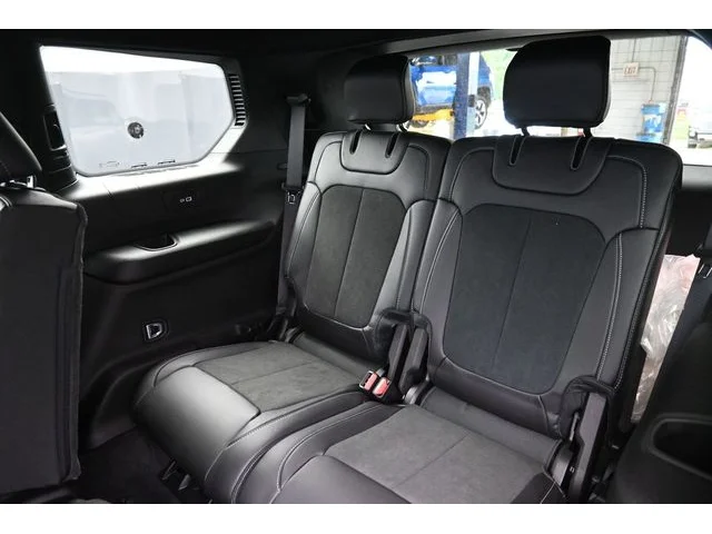 Nuevos JEEP GRAND CHEROKEE L à Estados chez autogozo