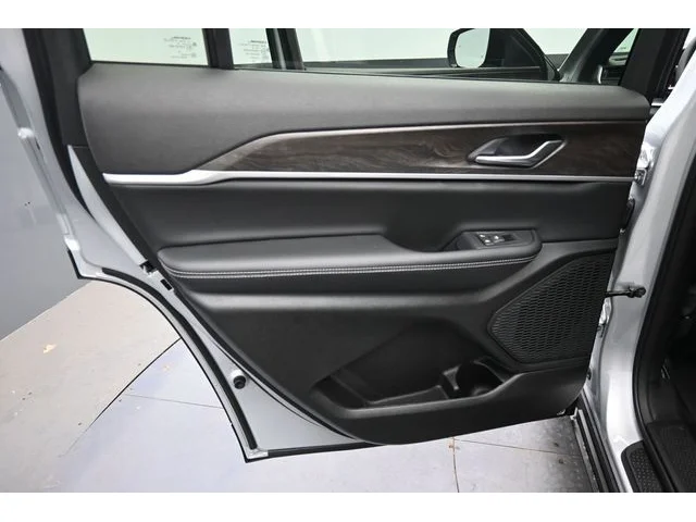 Nuevos JEEP GRAND CHEROKEE L à Estados chez autogozo