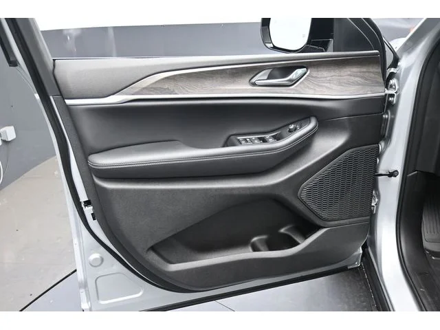 Nuevos JEEP GRAND CHEROKEE L à Estados chez autogozo