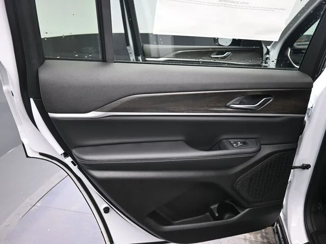 Nuevos JEEP GRAND CHEROKEE L à Estados chez autogozo