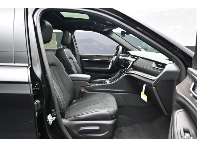 Nuevos JEEP GRAND CHEROKEE L à Estados chez autogozo
