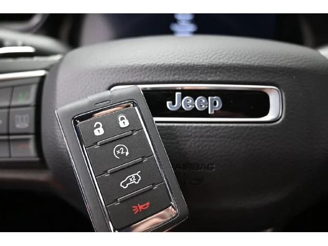 Nuevos JEEP GRAND CHEROKEE L à Estados chez autogozo