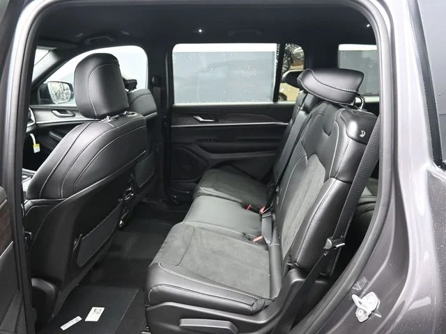 Nuevos JEEP GRAND CHEROKEE L à Estados chez autogozo