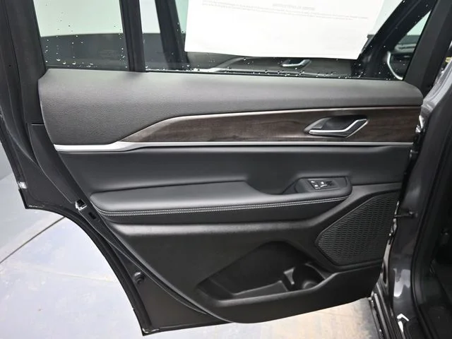 Nuevos JEEP GRAND CHEROKEE L à Estados chez autogozo