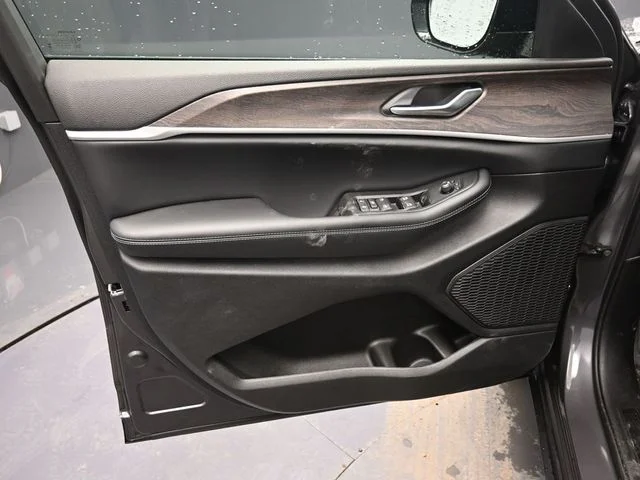 Nuevos JEEP GRAND CHEROKEE L à Estados chez autogozo