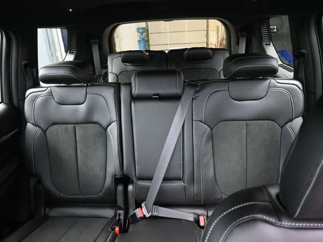 Nuevos JEEP GRAND CHEROKEE L à Estados chez autogozo