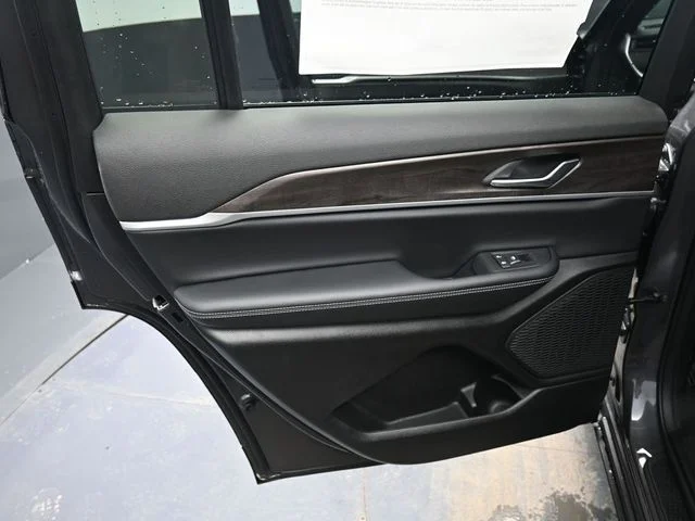Nuevos JEEP GRAND CHEROKEE L à Estados chez autogozo
