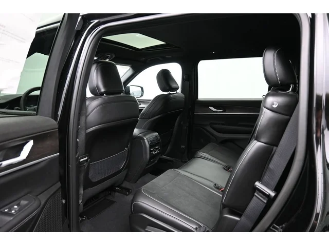 Nuevos JEEP GRAND CHEROKEE L à Estados chez autogozo