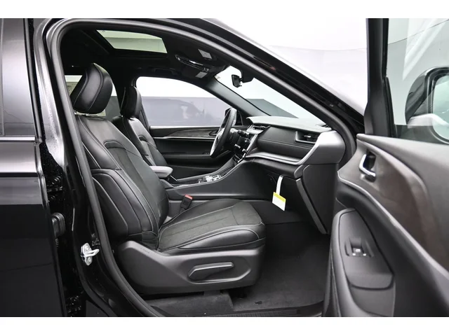 Nuevos JEEP GRAND CHEROKEE L à Estados chez autogozo