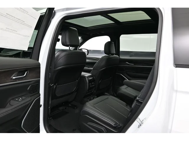 Nuevos JEEP GRAND CHEROKEE L à Estados chez autogozo
