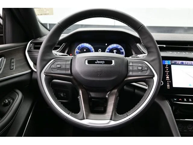 Nuevos JEEP GRAND CHEROKEE L à Estados chez autogozo