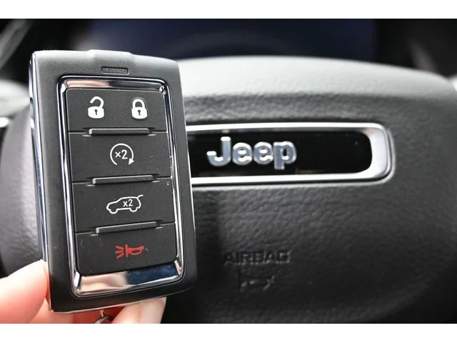 Nuevos JEEP GRAND CHEROKEE L à Estados chez autogozo