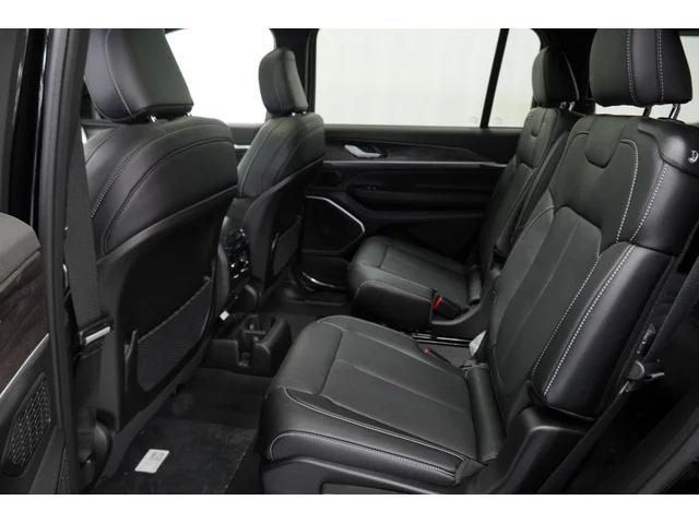 Nuevos JEEP GRAND CHEROKEE L à Estados chez autogozo
