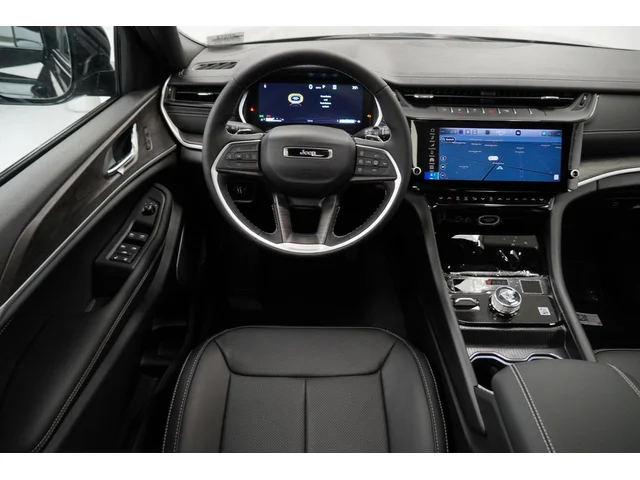 Nuevos JEEP GRAND CHEROKEE L à Estados chez autogozo