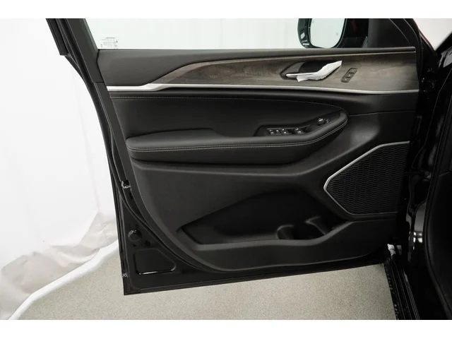Nuevos JEEP GRAND CHEROKEE L à Estados chez autogozo