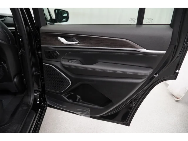 Nuevos JEEP GRAND CHEROKEE L à Estados chez autogozo