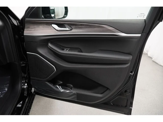 Nuevos JEEP GRAND CHEROKEE L à Estados chez autogozo