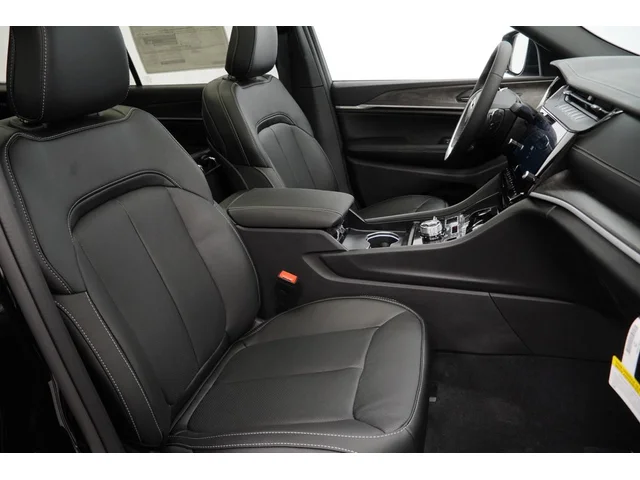 Nuevos JEEP GRAND CHEROKEE L à Estados chez autogozo