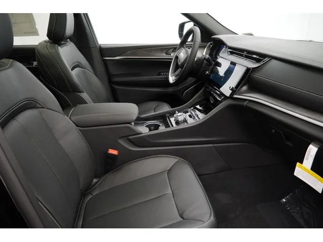 Nuevos JEEP GRAND CHEROKEE L à Estados chez autogozo