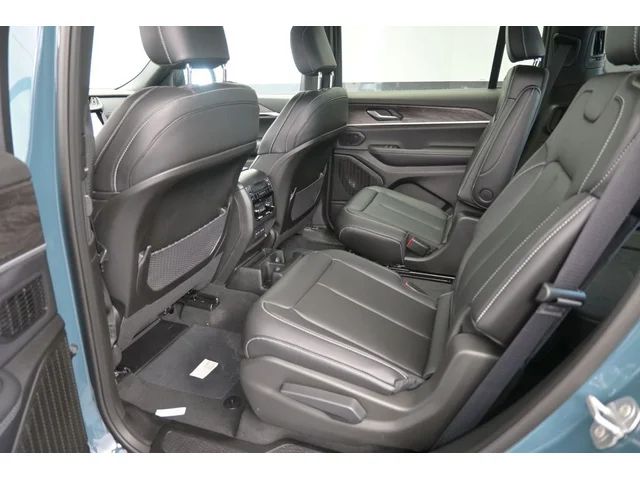 Nuevos JEEP GRAND CHEROKEE L à Estados chez autogozo