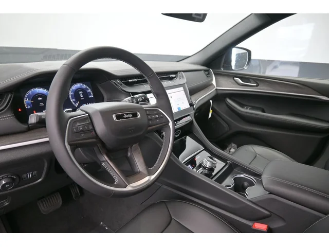 Nuevos JEEP GRAND CHEROKEE L à Estados chez autogozo